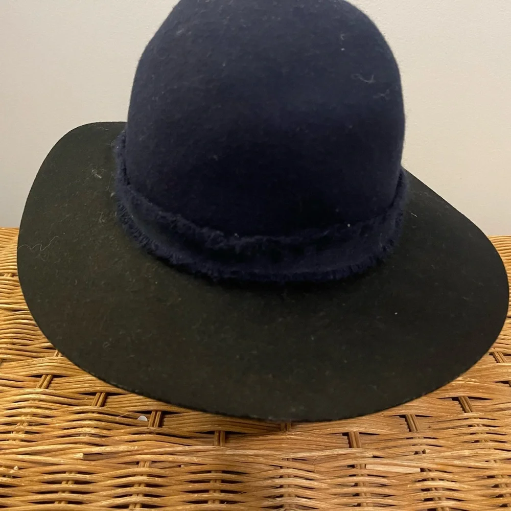 Zara hat - Picture 2 of 3
